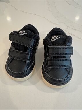 Nike Toddler Black Velcro Casual Trainers with White Soles